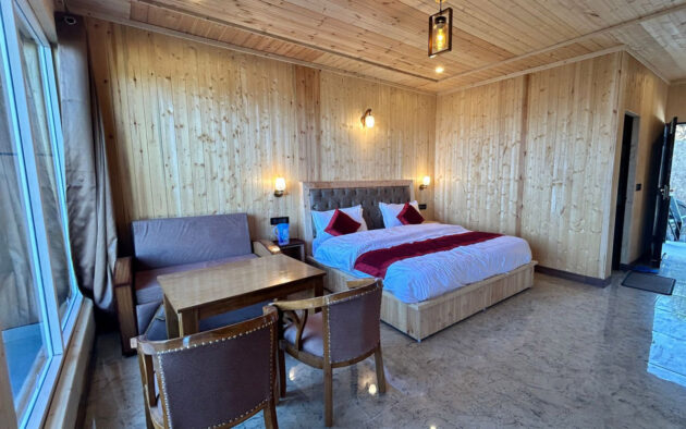 Wooden cottage with balcony - Image 3