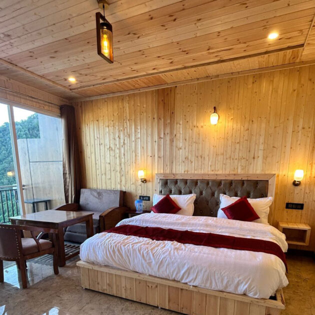 Wooden cottage with balcony - Image 2