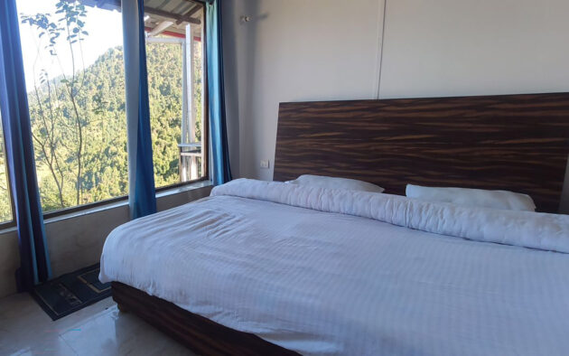 Semi deluxe room